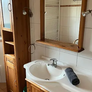 Amslinger Apartment